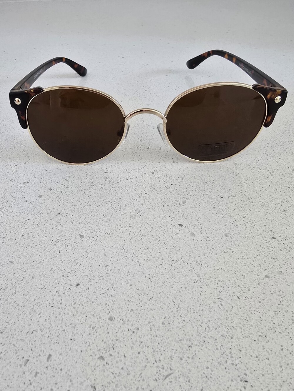 YHF Los Angeles Round Gold Frame Sunglasses with Dark Lenses